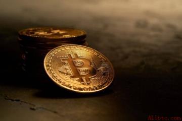 市场持续去杠杆，比特币未平仓合约跌破7月峰值一半