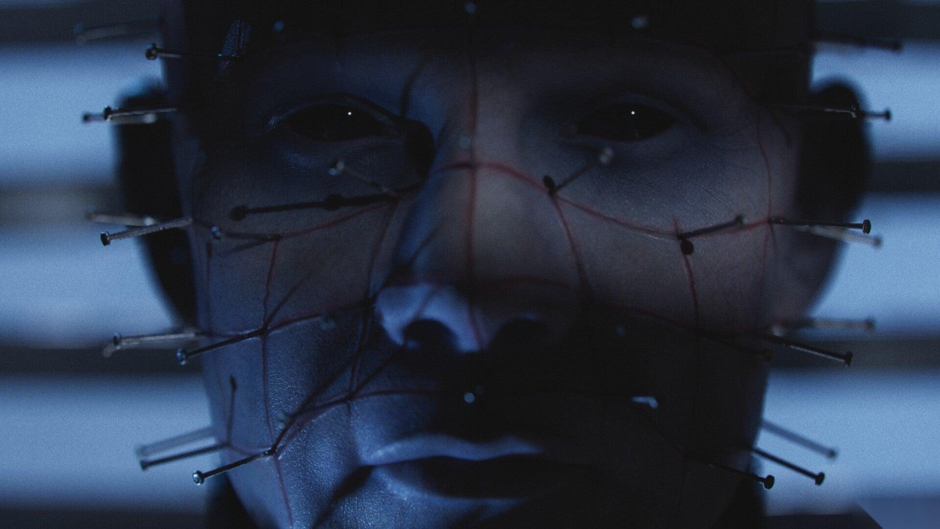 Hellraiser: Revival 是一款借鉴了 生化危机4 重制版 与 P.T. 的恐怖动作游戏