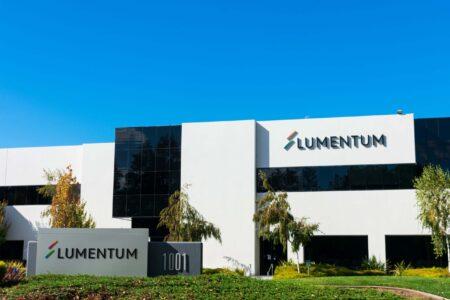 Lumentum (LITE) 股价暴跌16% — 投资者应逢低买入吗
